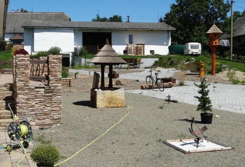 Szálloda Ubytování Na Tvrzi