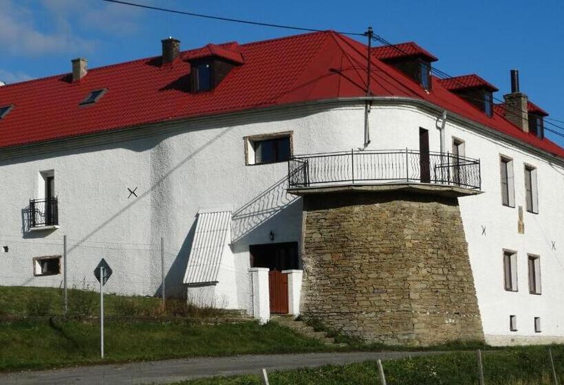 Szálloda Ubytování Na Tvrzi