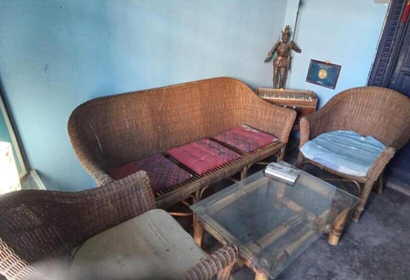 La Valentine Solo Hostel