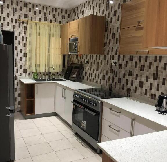 ベッドアンドブレックファースト Bnb 2 Bedrooms Apartment At Kwabenya, Accra, Balloon Gate
