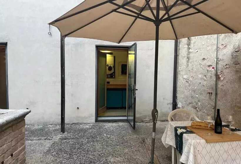 تختخواب و صبحانه San Pietro Fuori Le Mura