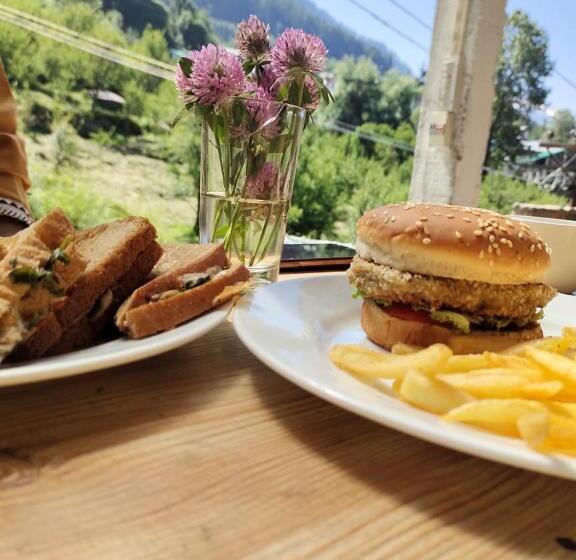 בית מלון כפרי The Satvic Retreat