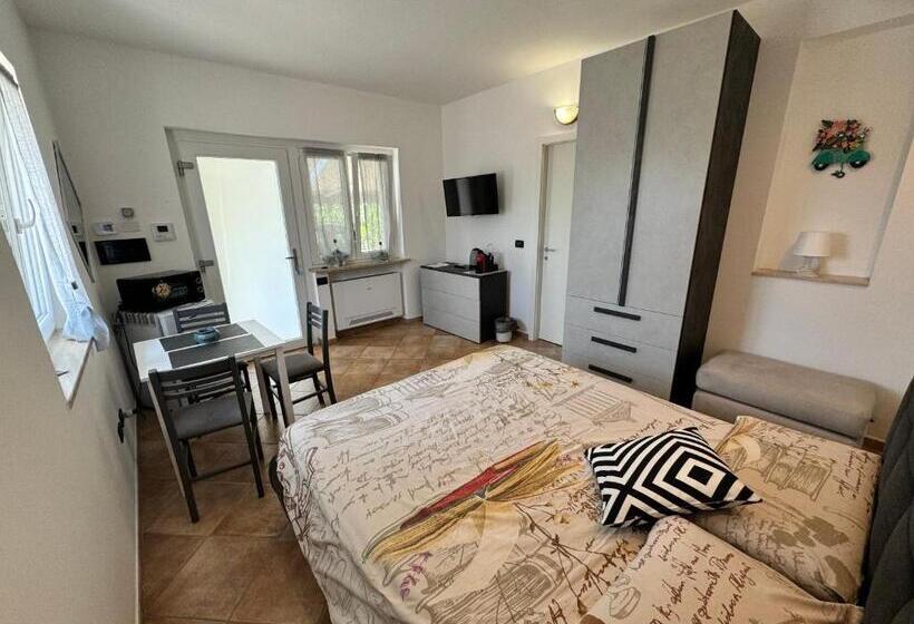 膳宿费 L 11 Affittacamere