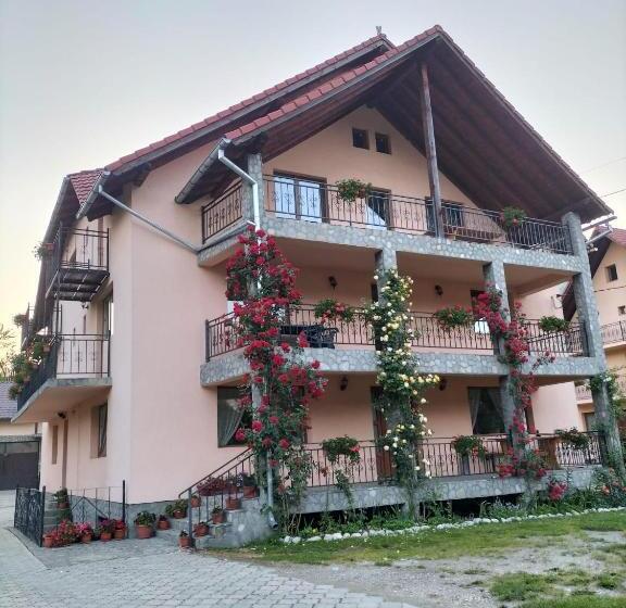 پانسیون Vila Roxy