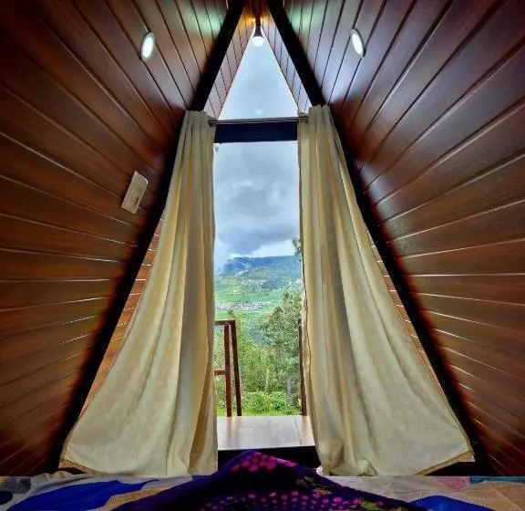 Kapselihotelli Wrongturnclub Hilltop Adventure Stay