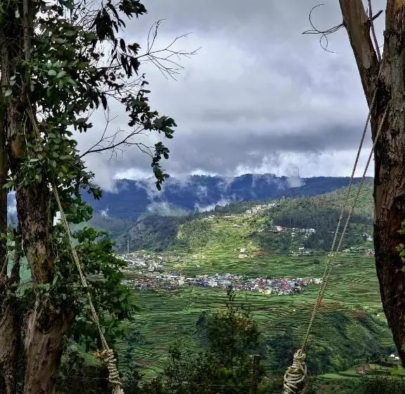 Kapselihotelli Wrongturnclub Hilltop Adventure Stay