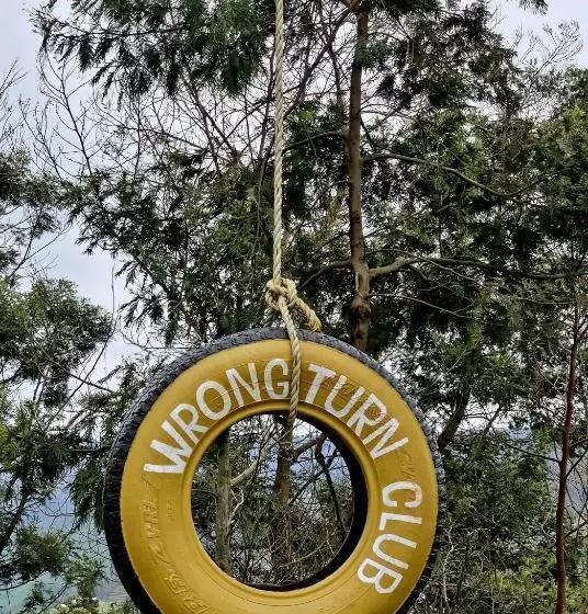 Kapselihotelli Wrongturnclub Hilltop Adventure Stay