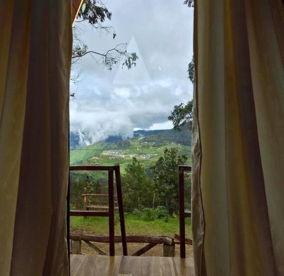 מלון כמוסות Wrongturnclub Hilltop Adventure Stay