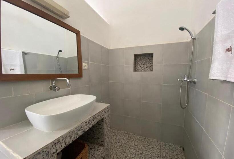 پانسیون M Serenity Guest House