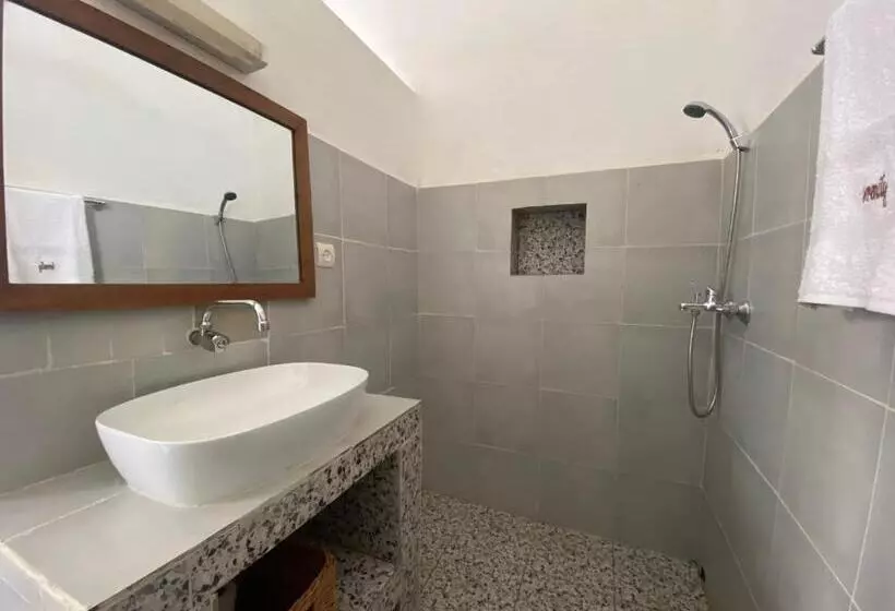 پانسیون M Serenity Guest House