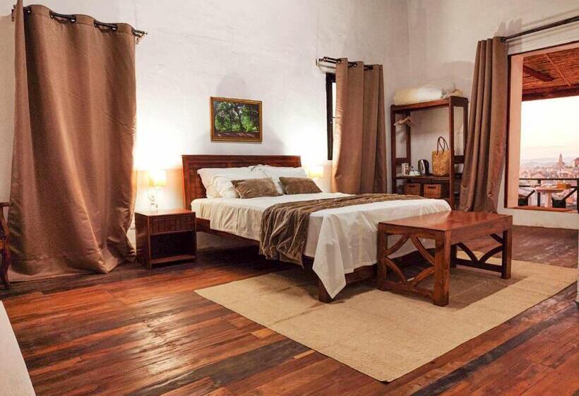 پانسیون M Serenity Guest House