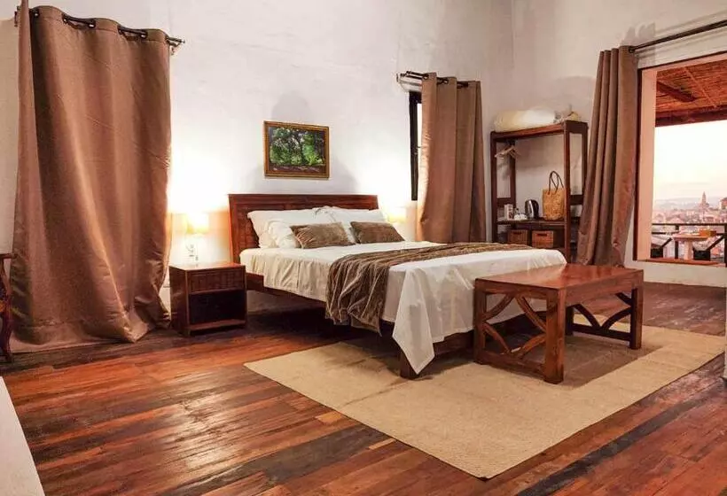 پانسیون M Serenity Guest House