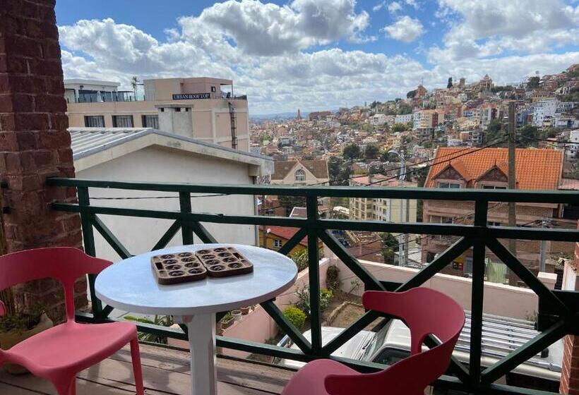 پانسیون M Serenity Guest House