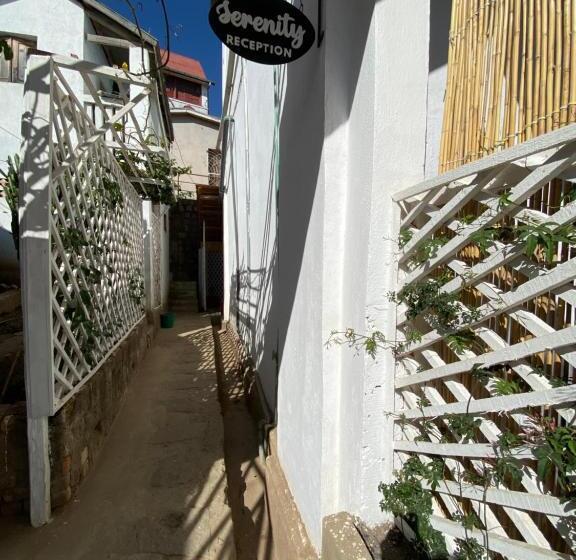 پانسیون M Serenity Guest House