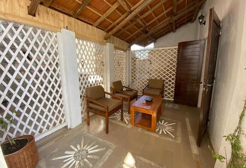 پانسیون M Serenity Guest House