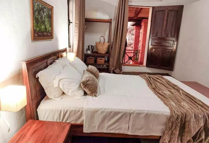 پانسیون M Serenity Guest House