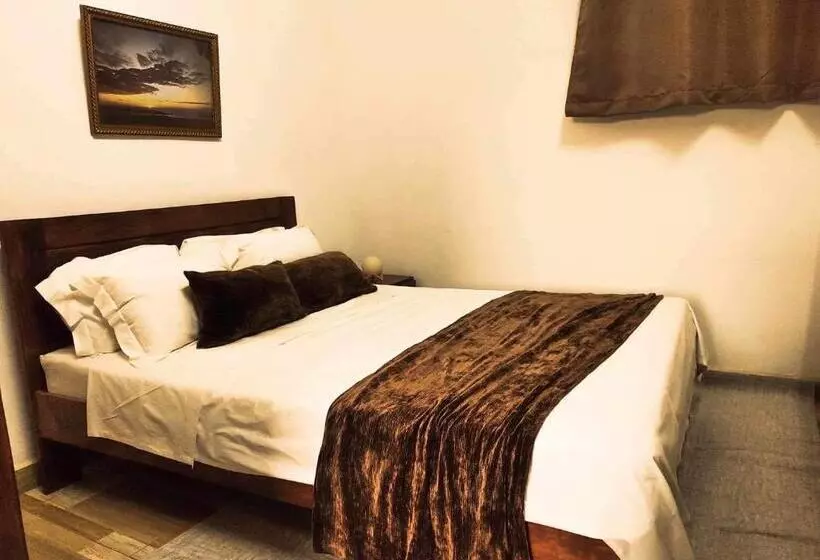 پانسیون M Serenity Guest House