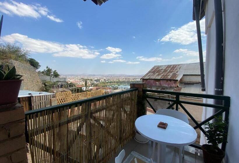 پانسیون M Serenity Guest House