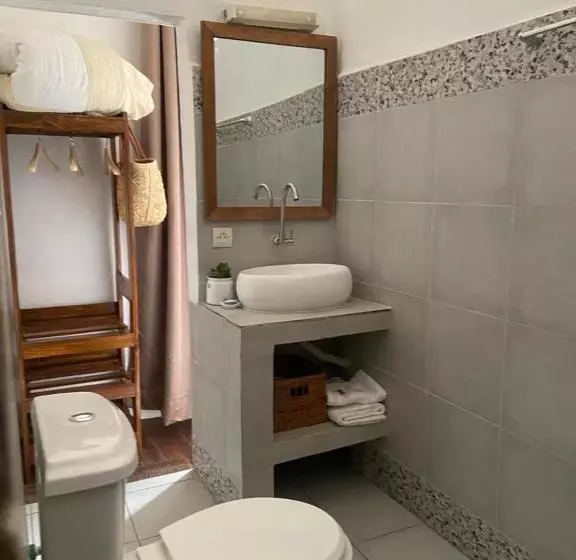 پانسیون M Serenity Guest House