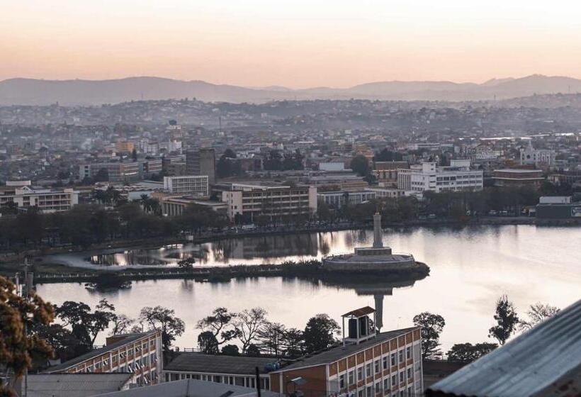 پانسیون M Serenity Guest House