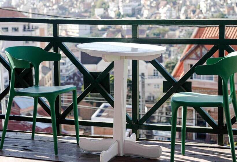 پانسیون M Serenity Guest House