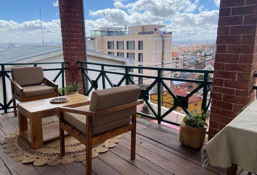 پانسیون M Serenity Guest House