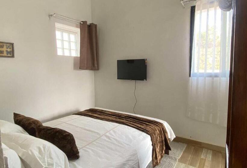 پانسیون M Serenity Guest House