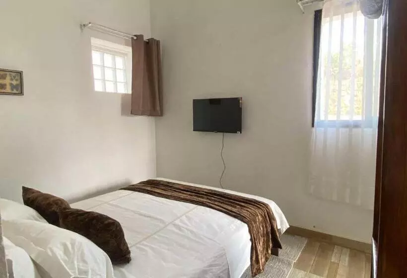 پانسیون M Serenity Guest House