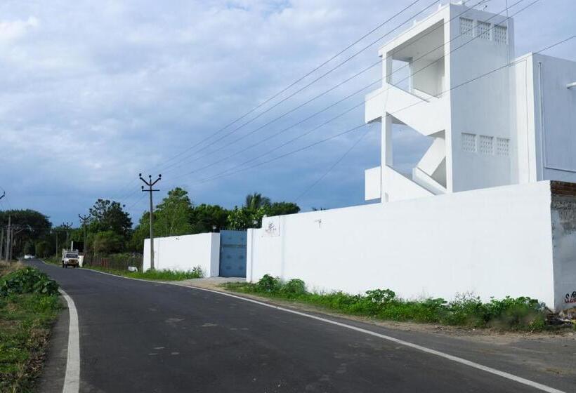 استراحتگاه La Piscine Farm House