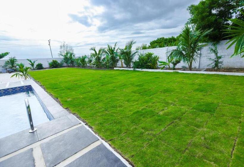 استراحتگاه La Piscine Farm House