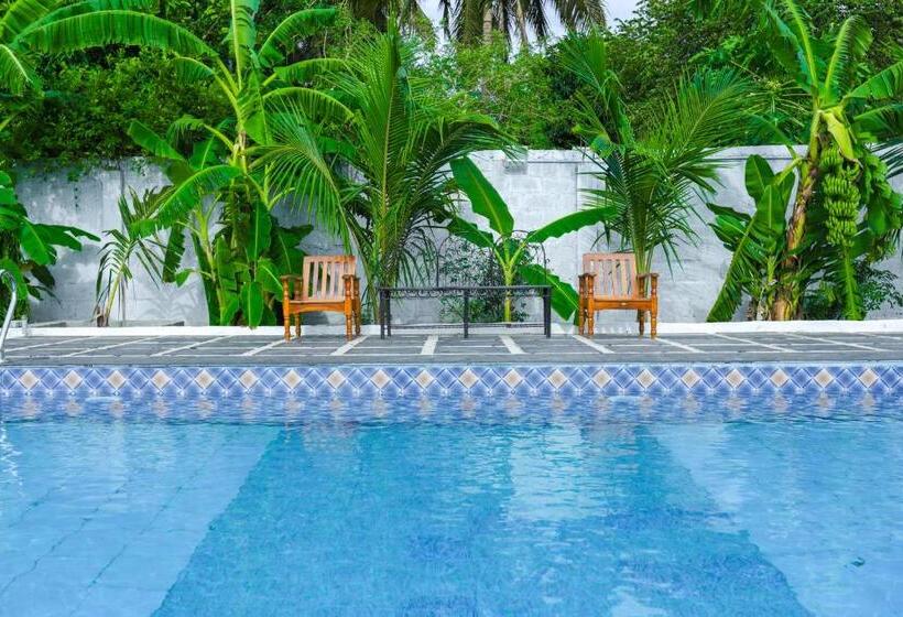 استراحتگاه La Piscine Farm House