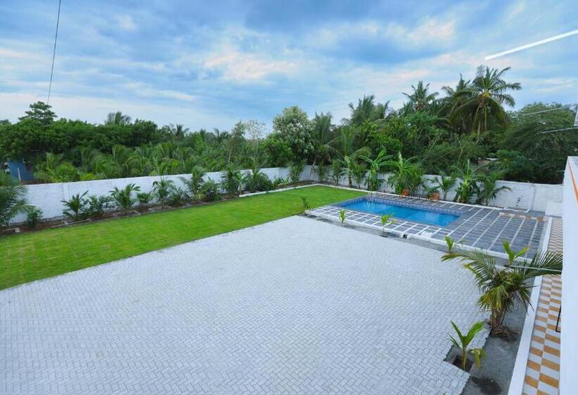 استراحتگاه La Piscine Farm House