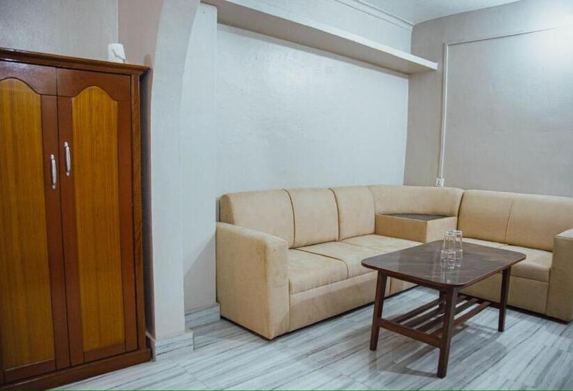 هتل Deurali Guest House