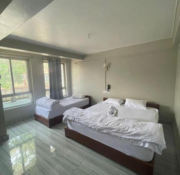 هتل Deurali Guest House