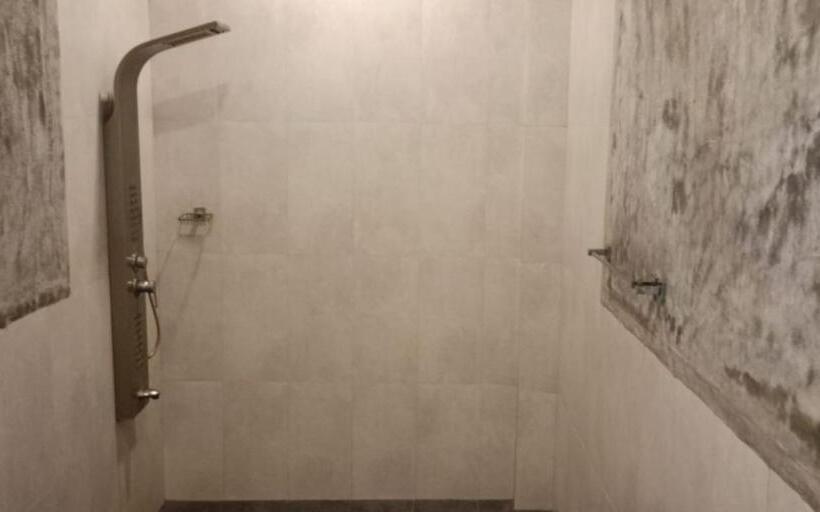 Funky Monkey Hostel & Yoga Rooftop Lounge , Arugambay