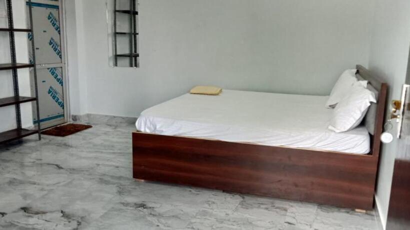 Goroomgo Hotel Raghubir Nikunj Homestay Ayodhya