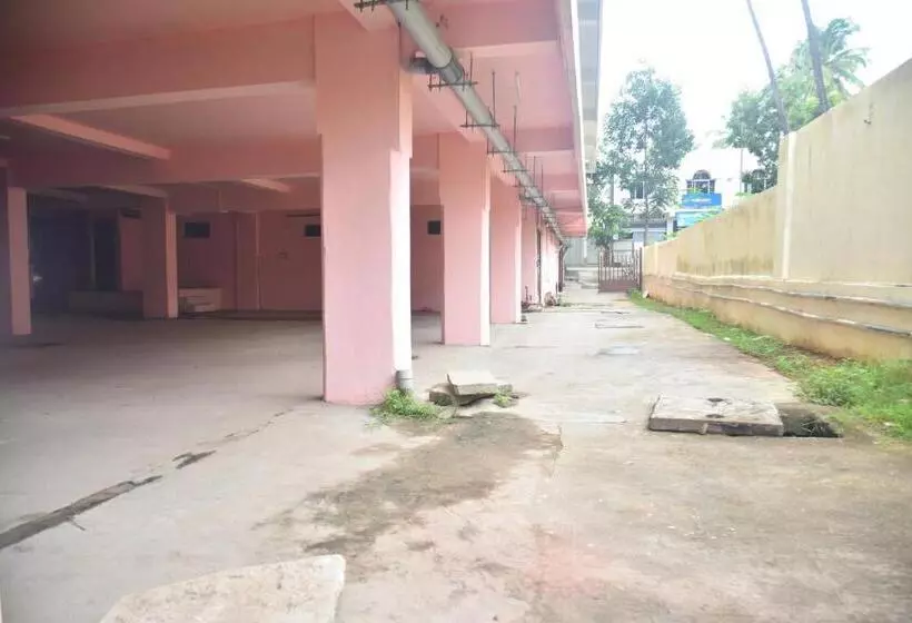 Hotelli Arihanth Deluxe Lodge