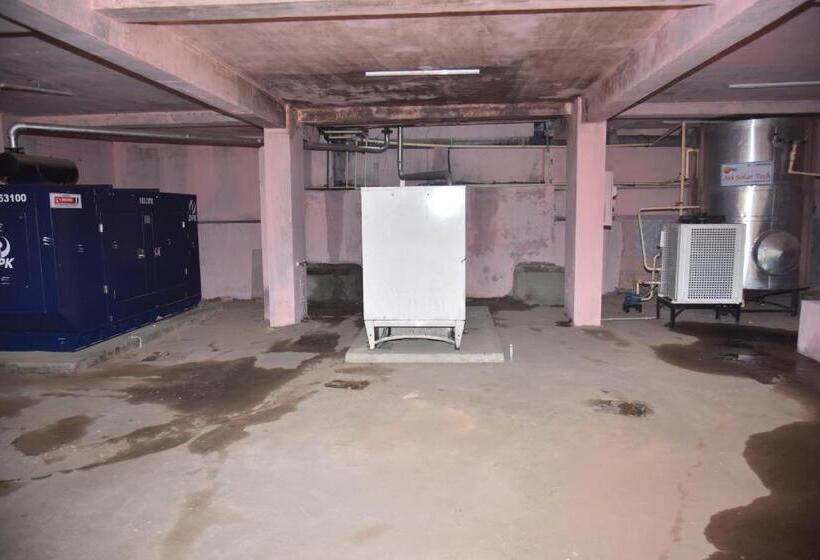 호텔 Arihanth Deluxe Lodge