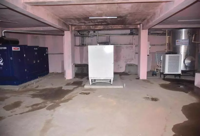 Hotelli Arihanth Deluxe Lodge