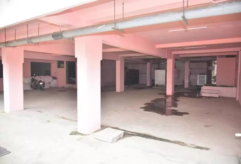 Hotelli Arihanth Deluxe Lodge