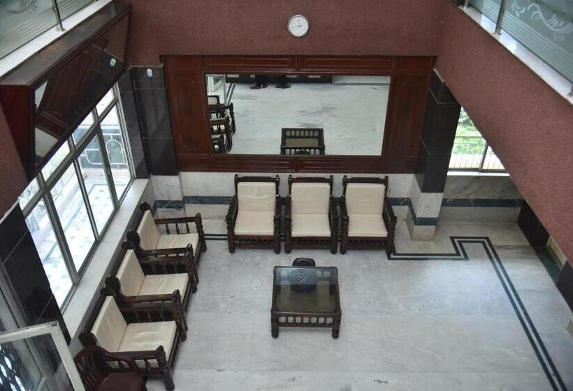 호텔 Arihanth Deluxe Lodge