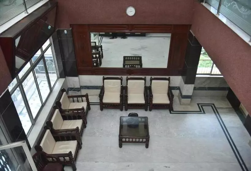 Hotelli Arihanth Deluxe Lodge