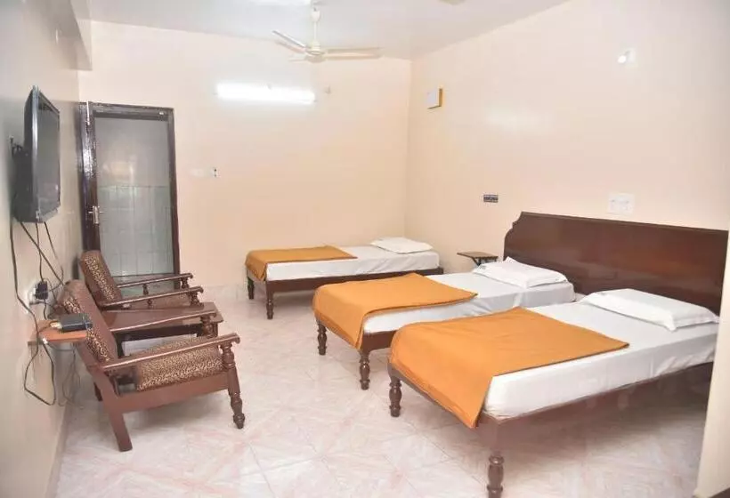 Hotelli Arihanth Deluxe Lodge