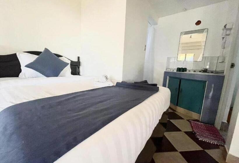 בית מלון כפרי Azure Camotes Resort