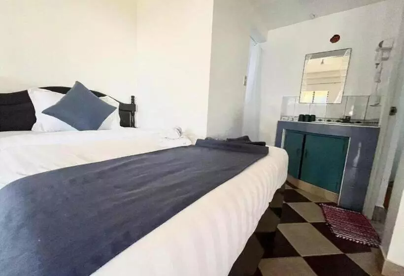 Hotelli Azure Camotes Resort