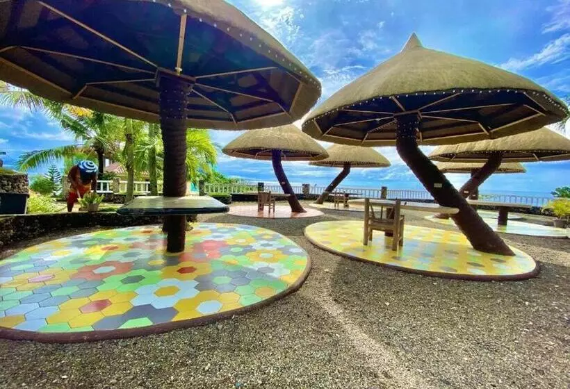 Hotelli Azure Camotes Resort