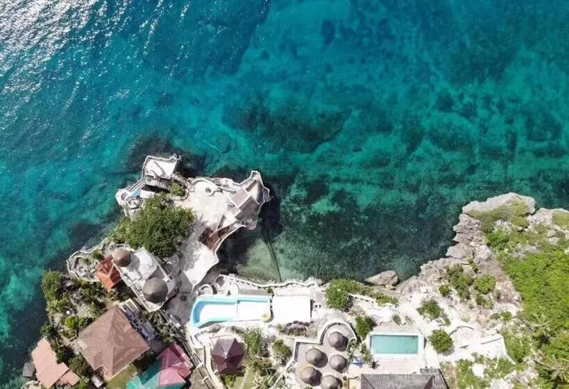 Hotelli Azure Camotes Resort