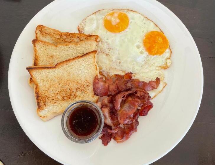 בית מלון כפרי Azure Camotes Resort