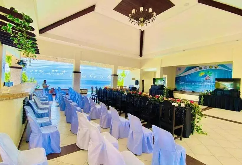 Hotelli Azure Camotes Resort