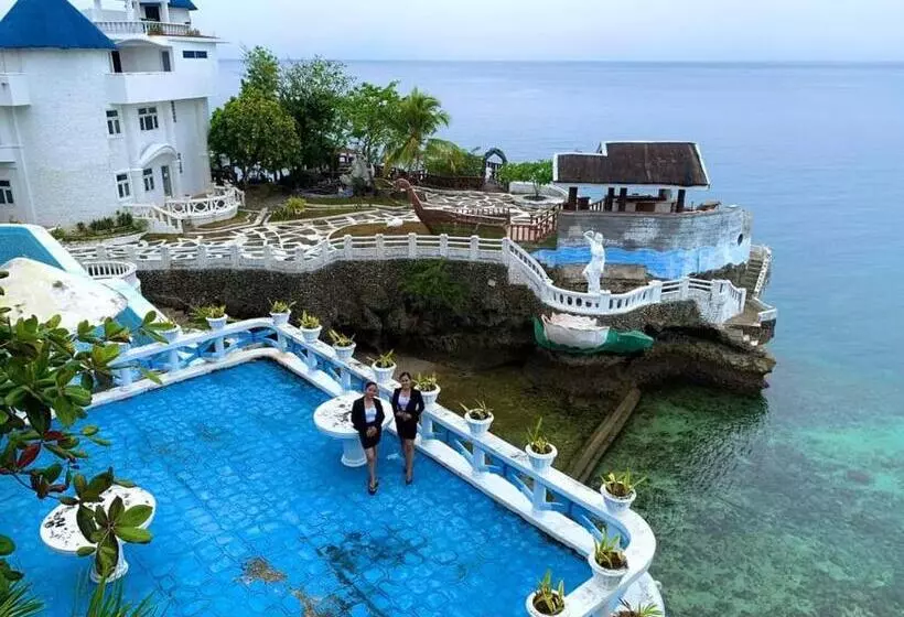 Hotelli Azure Camotes Resort